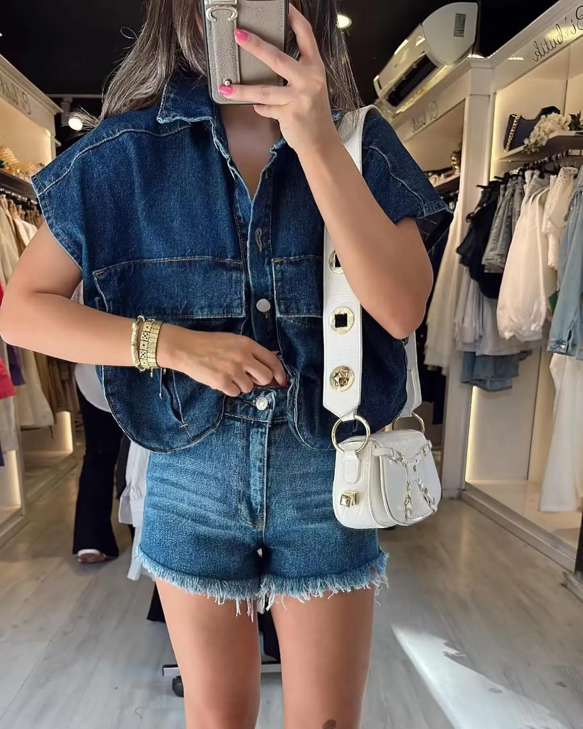 Hotmiss Womens Cropped Button Down Shirt Summer Collared Sleeveless Loose Denim Top with Pockets