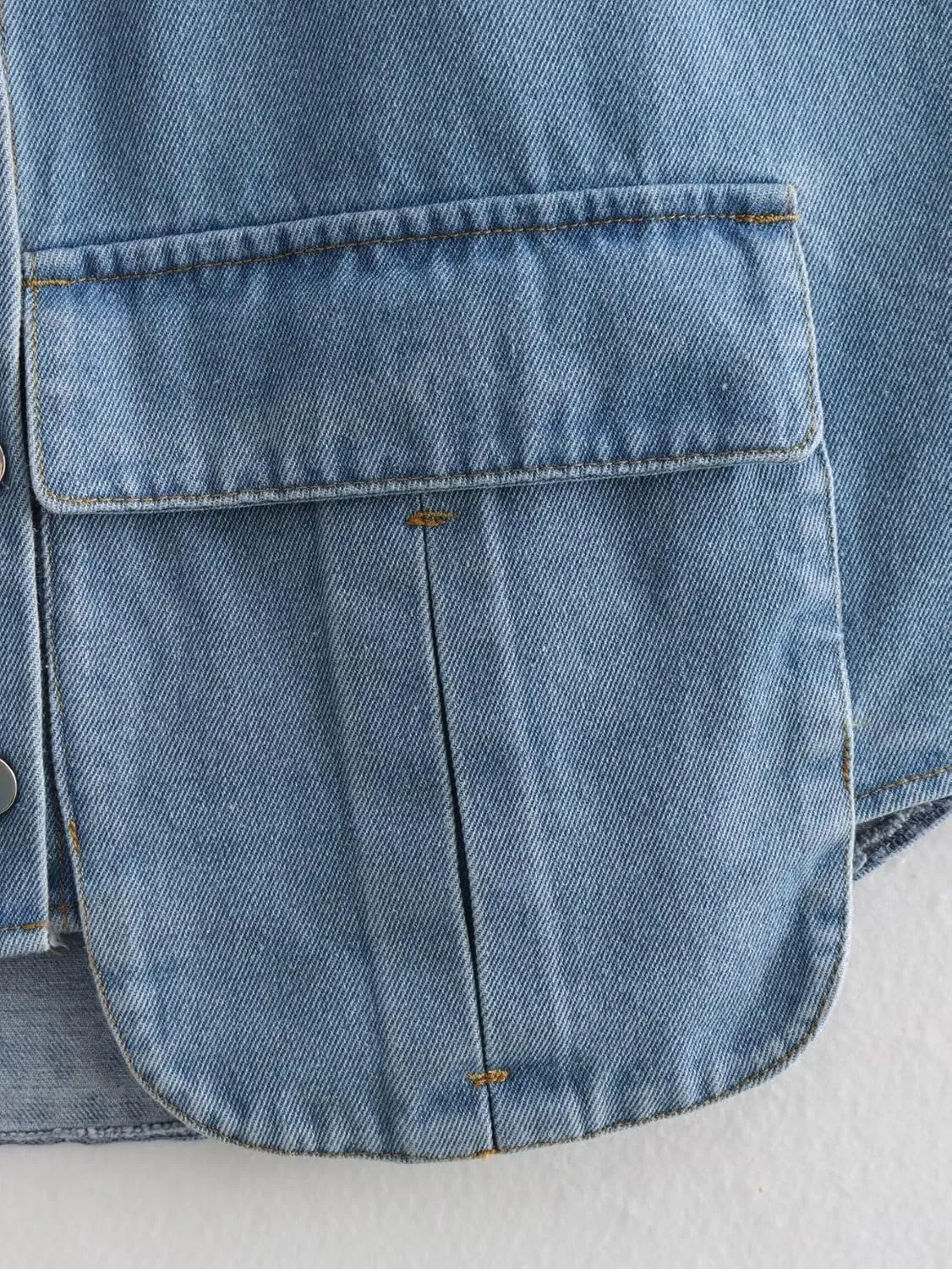 Hotmiss Womens Cropped Button Down Shirt Summer Collared Sleeveless Loose Denim Top with Pockets