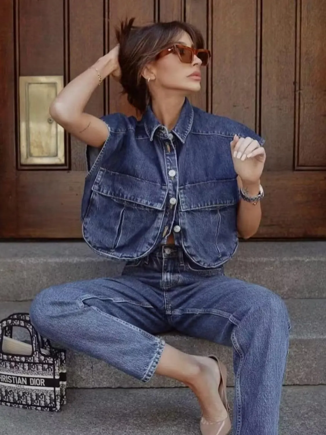 Hotmiss Womens Cropped Button Down Shirt Summer Collared Sleeveless Loose Denim Top with Pockets