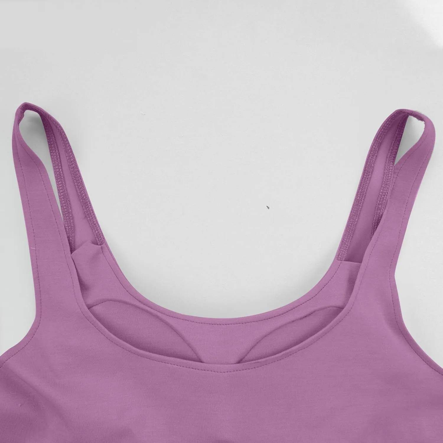 Tank Tops for Women Built in Bra Summer U Neck Sleeveless T-Shirt Summer Lightweight Solid Color Going Out Gym Camis