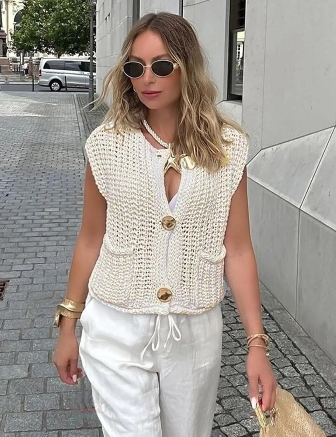 Wyeysyt Sweater Vest Women Sleeveless Crop Knit Cardigan Casual Button Down Cropped Knitted Sweater Vest with Pockets