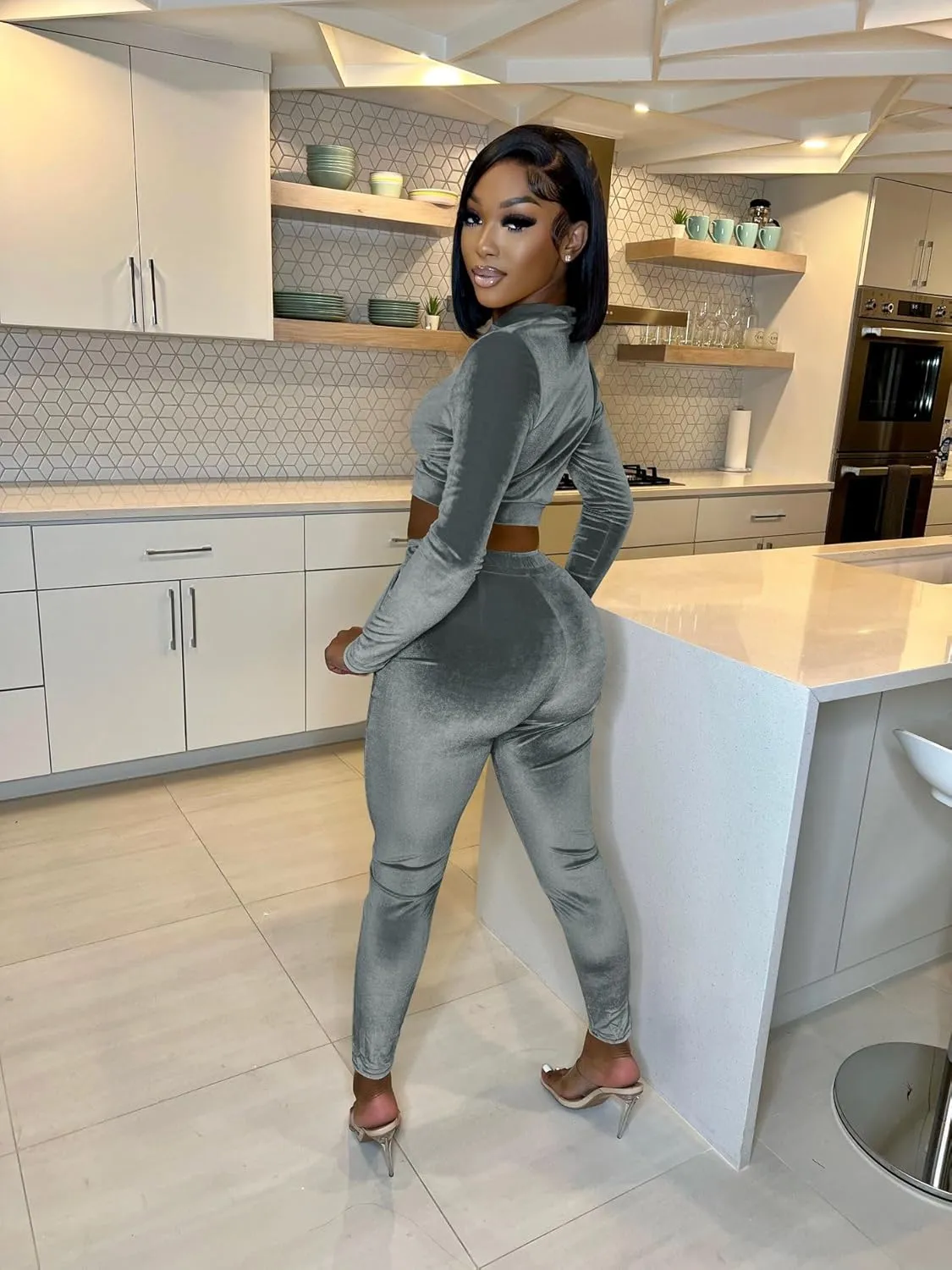 yidengymx Womens 2 Piece Velour Tracksuit Bodycon Zipper-Up Outfits for Women, Long Sleeve Crop Top Pants Jogging Sportswear